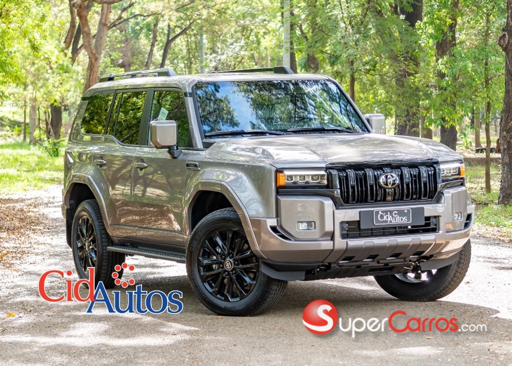 2027 Toyota Land Cruiser Prado Luxury 01