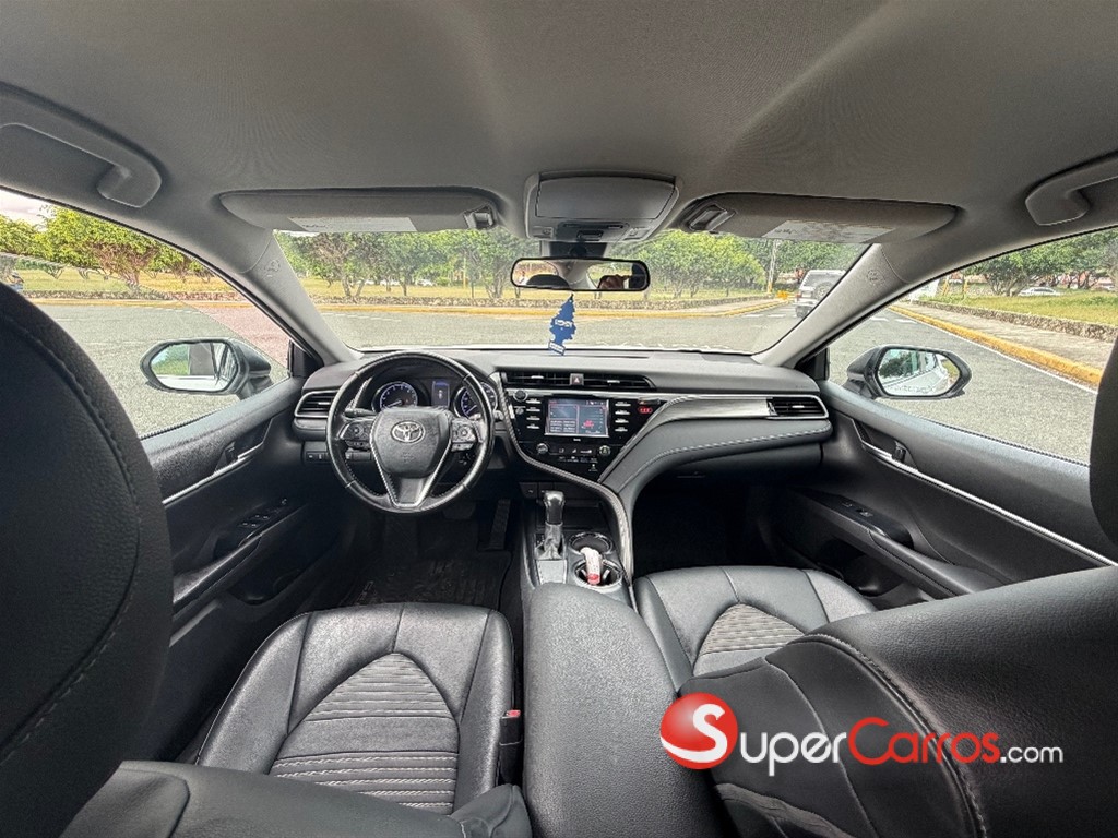 2020 Toyota Camry SE — foto 5 / 8