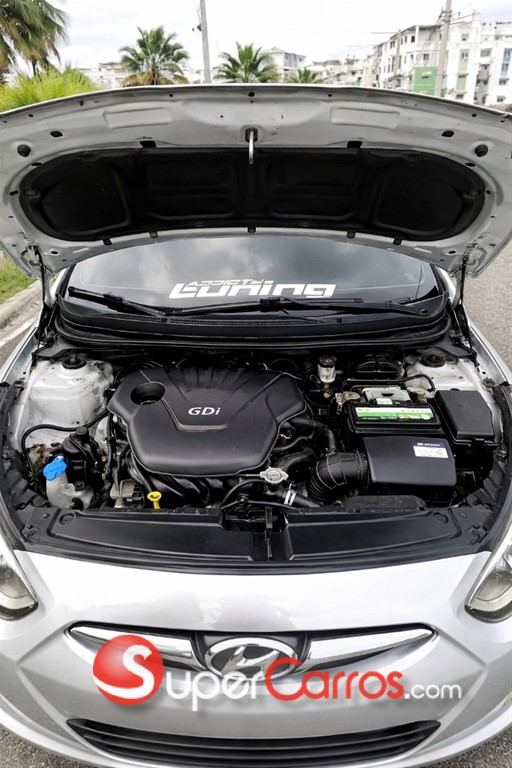 2012 Hyundai Accent — foto 8 / 12