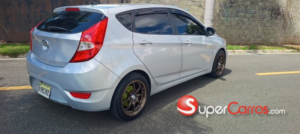 2012 Hyundai Accent — foto 10 / 12