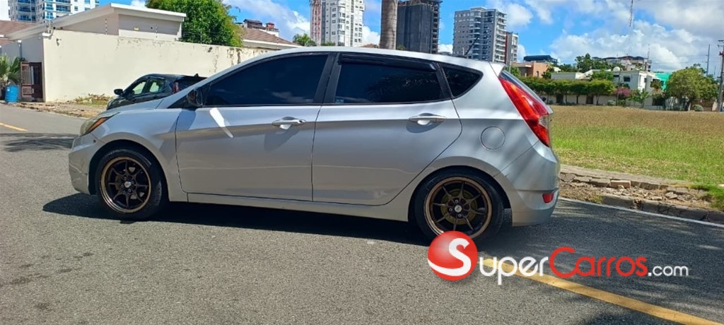 2012 Hyundai Accent — foto 11 / 12