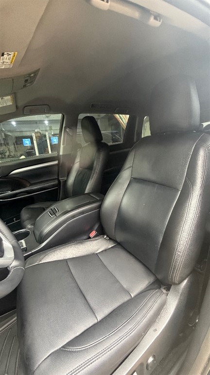 2015 Toyota Highlander LE — foto 7 / 12
