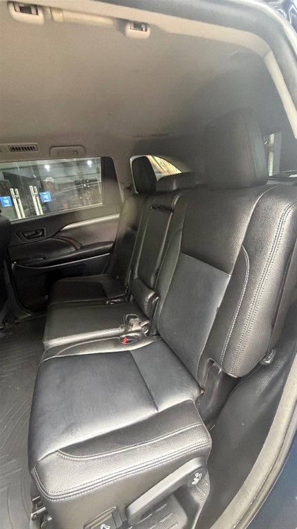 2015 Toyota Highlander LE — foto 8 / 12