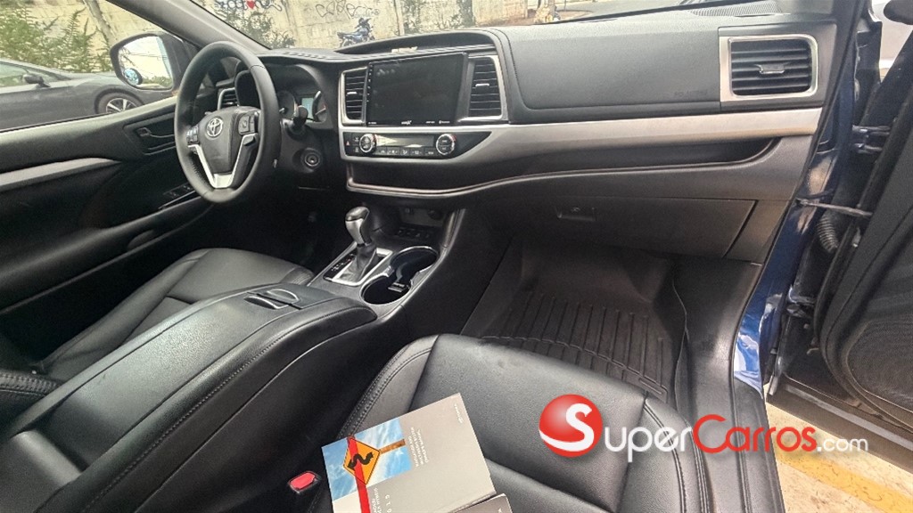 2015 Toyota Highlander LE — foto 11 / 12