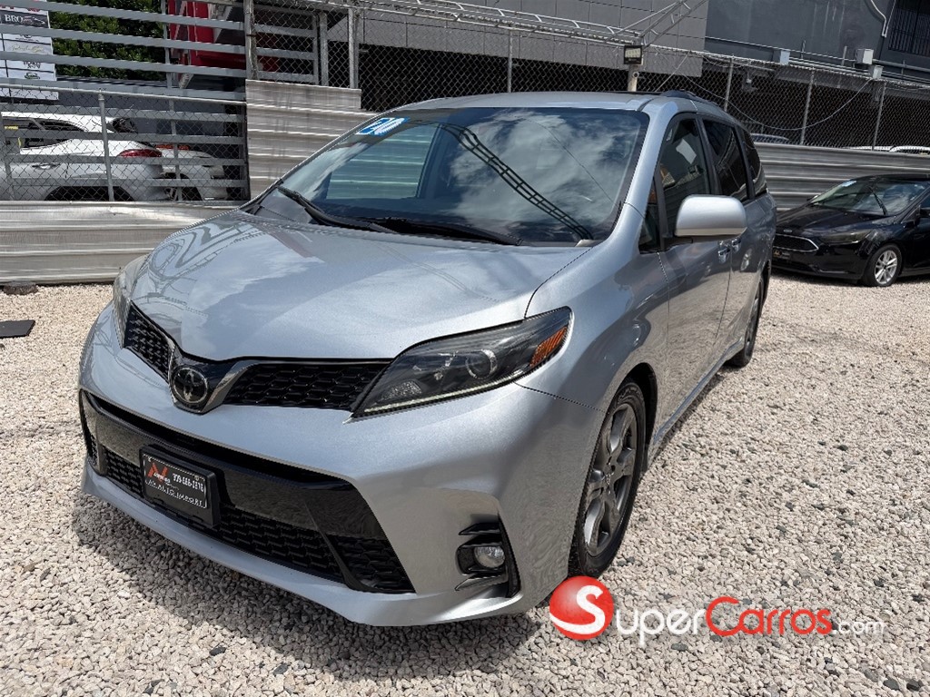2020 Toyota Sienna SE