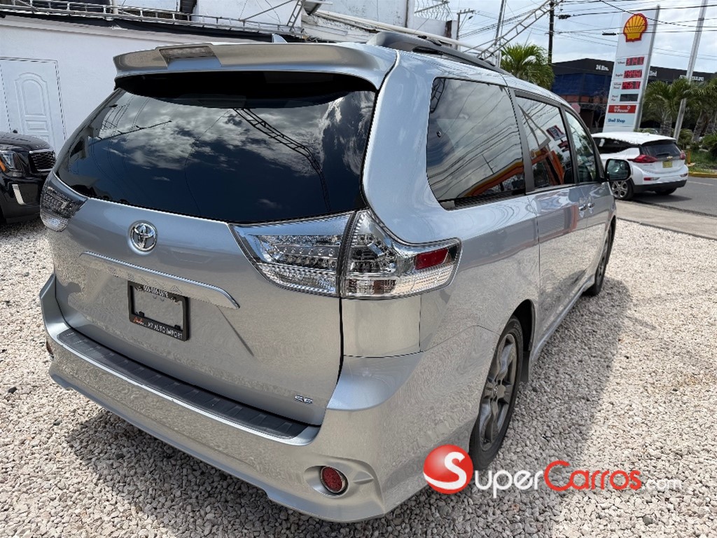 2020 Toyota Sienna SE — foto 4 / 11