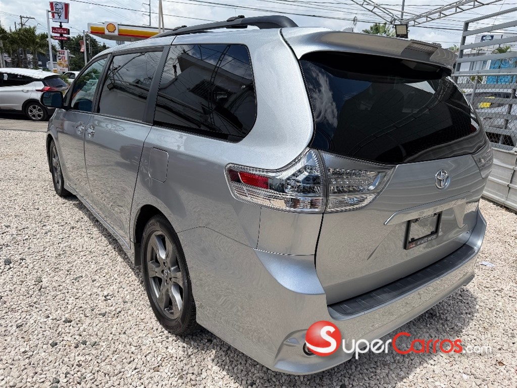 2020 Toyota Sienna SE — foto 5 / 11