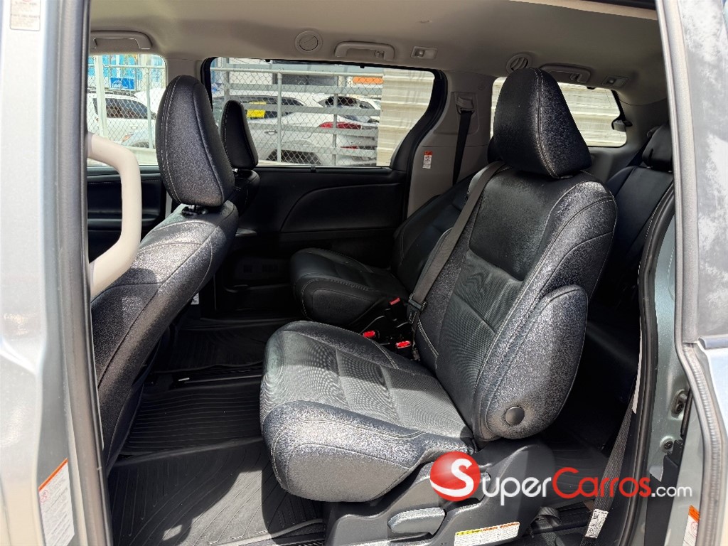 2020 Toyota Sienna SE — foto 7 / 11