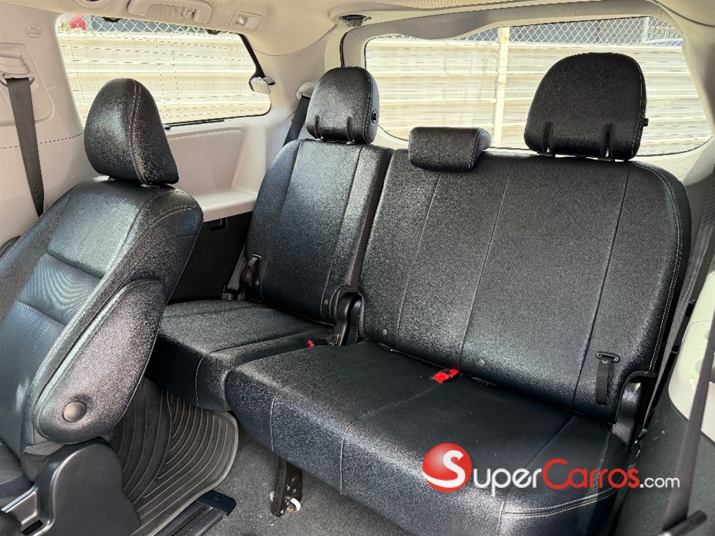 2020 Toyota Sienna SE — foto 8 / 11