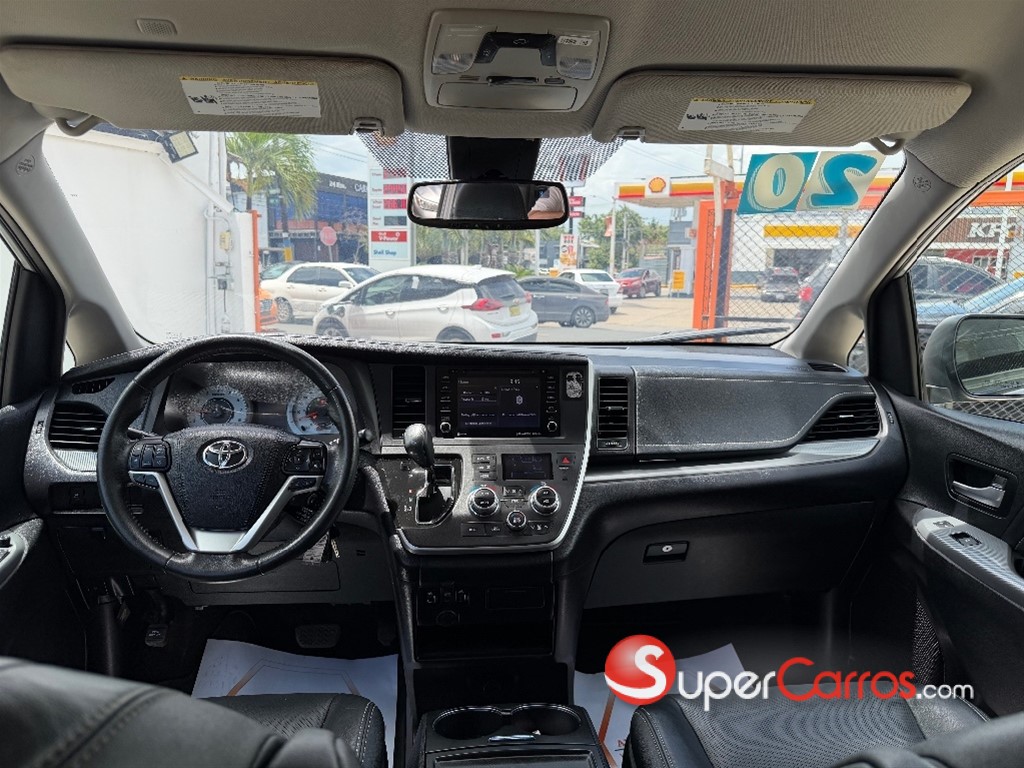 2020 Toyota Sienna SE — foto 9 / 11
