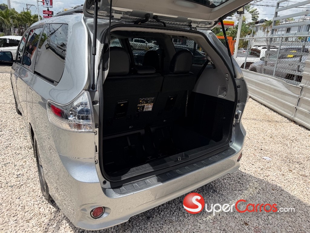 2020 Toyota Sienna SE — foto 10 / 11