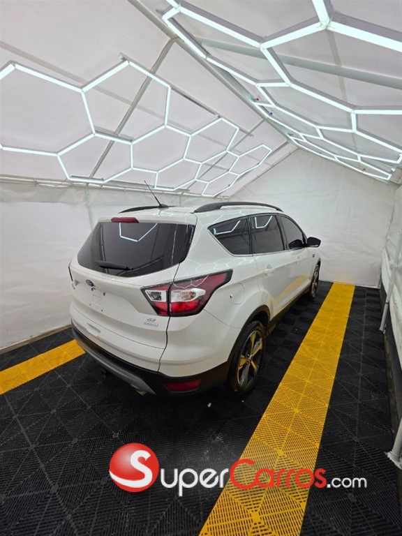 2017 Ford Escape SE Ecoboost Turbo — foto 9 / 12