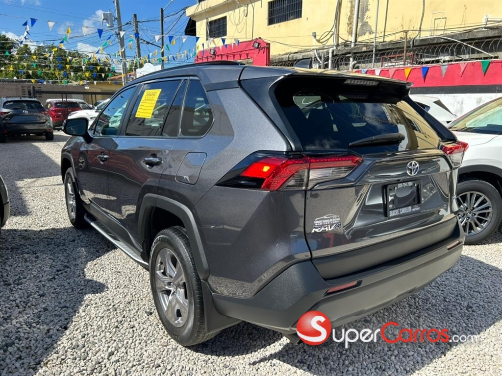 2024 Toyota RAV4 XLE — foto 7 / 11