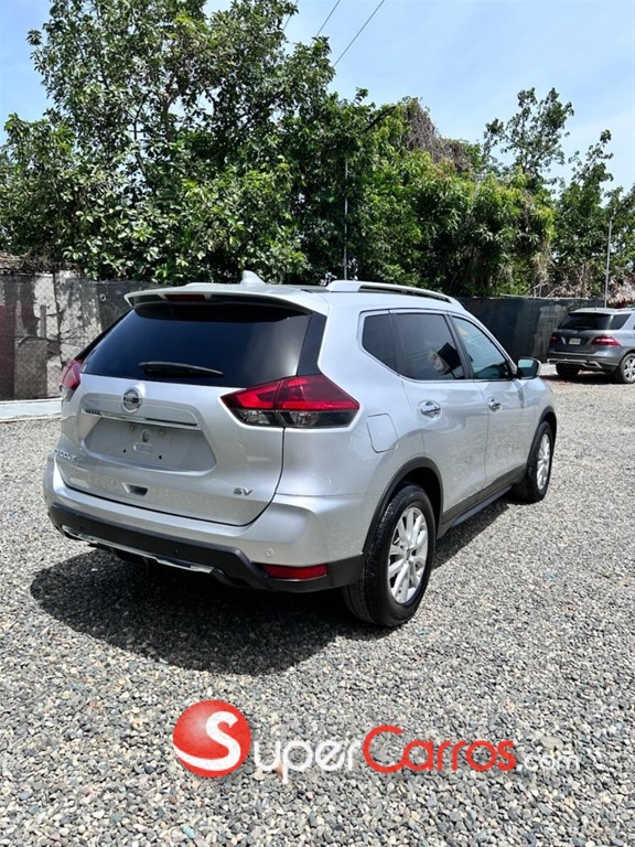 2020 Nissan Rogue SV — foto 7 / 12