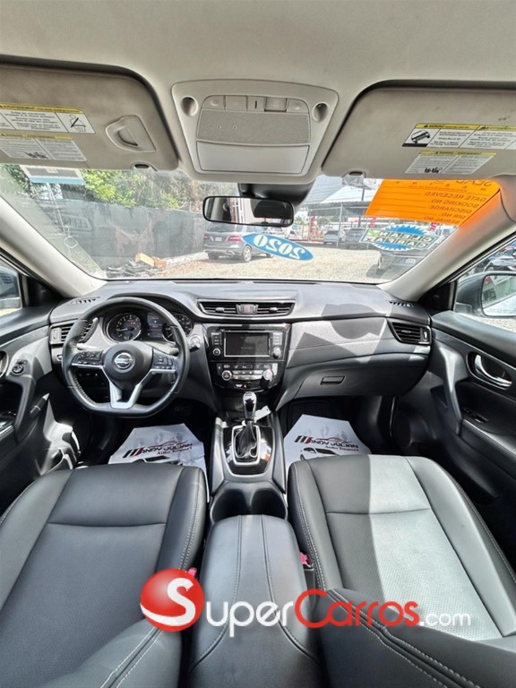 2020 Nissan Rogue SV — foto 9 / 12