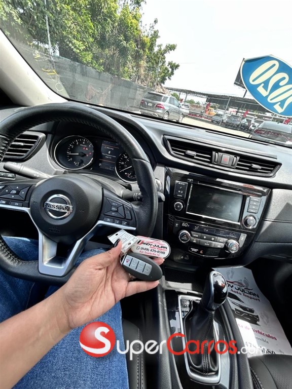2020 Nissan Rogue SV — foto 11 / 12