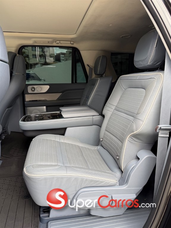 2022 Lincoln Navigator Black Label — foto 8 / 12