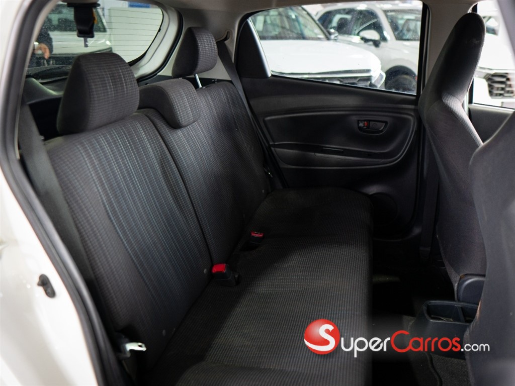 2020 Toyota VITZ — foto 6 / 9