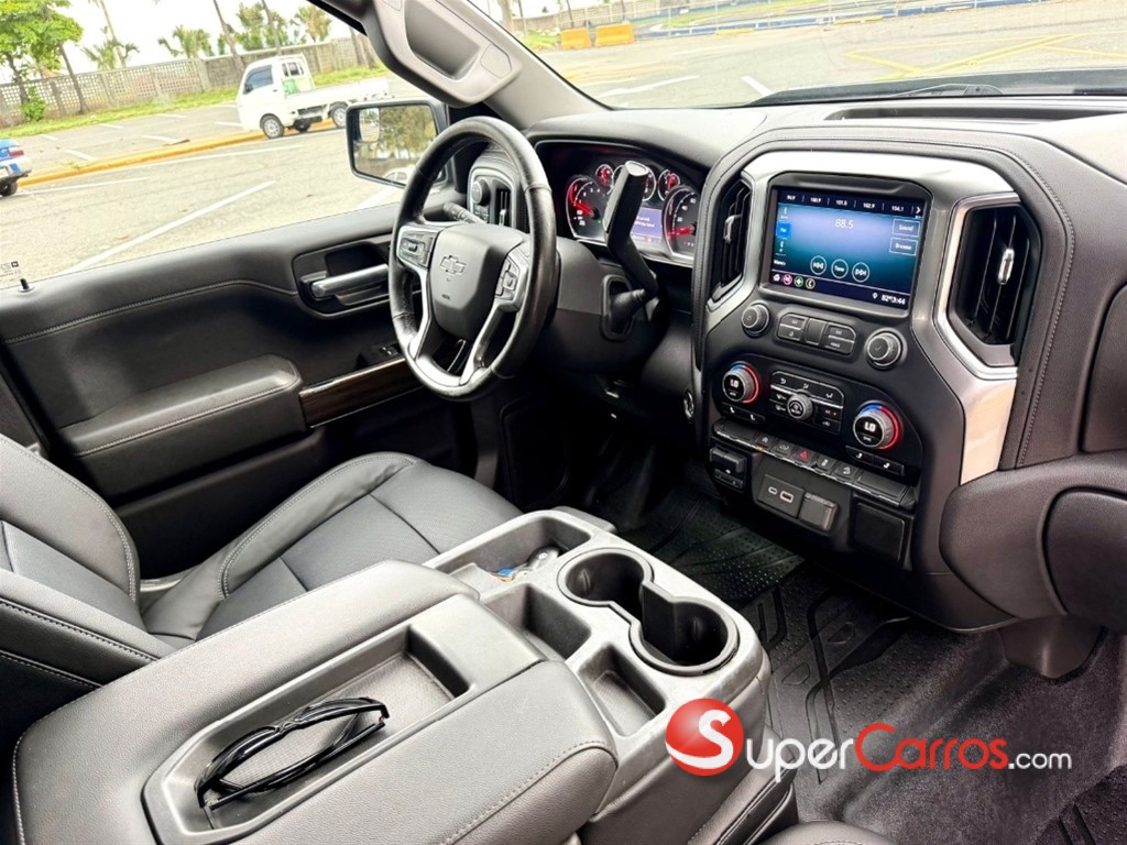 2020 Chevrolet Silverado RST — foto 10 / 12