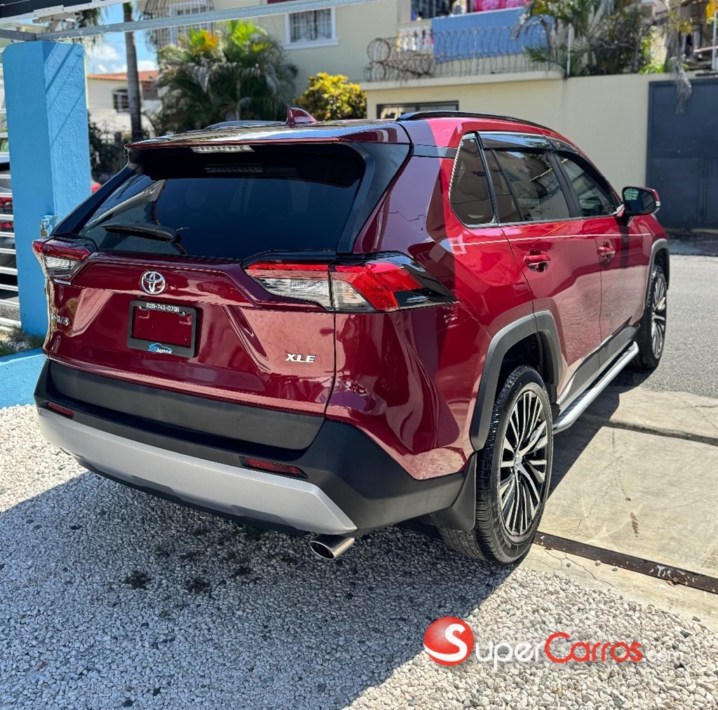 2022 Toyota RAV4 XLE Premium — foto 4 / 7