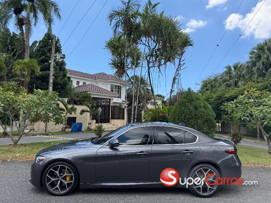 2019 Alfa Romeo Giulia Ti Lusso — foto 2 / 9