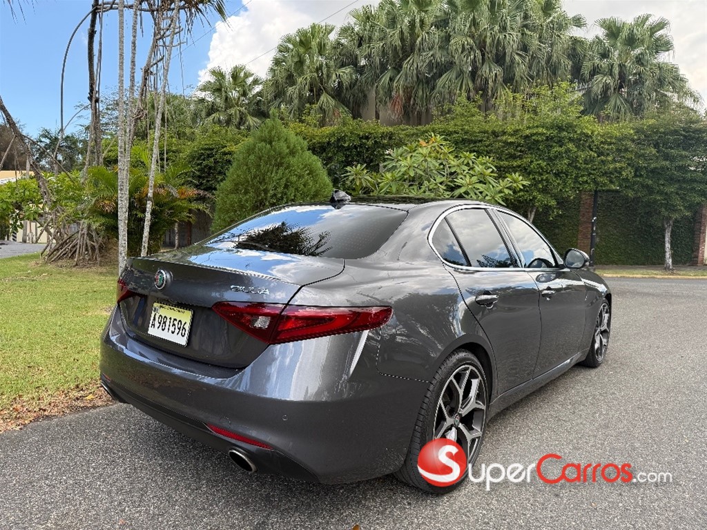 2019 Alfa Romeo Giulia Ti Lusso — foto 4 / 9