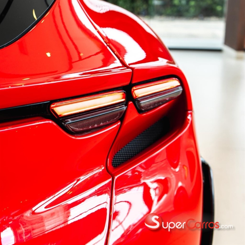 2024 Ferrari Purosangue — foto 8 / 12