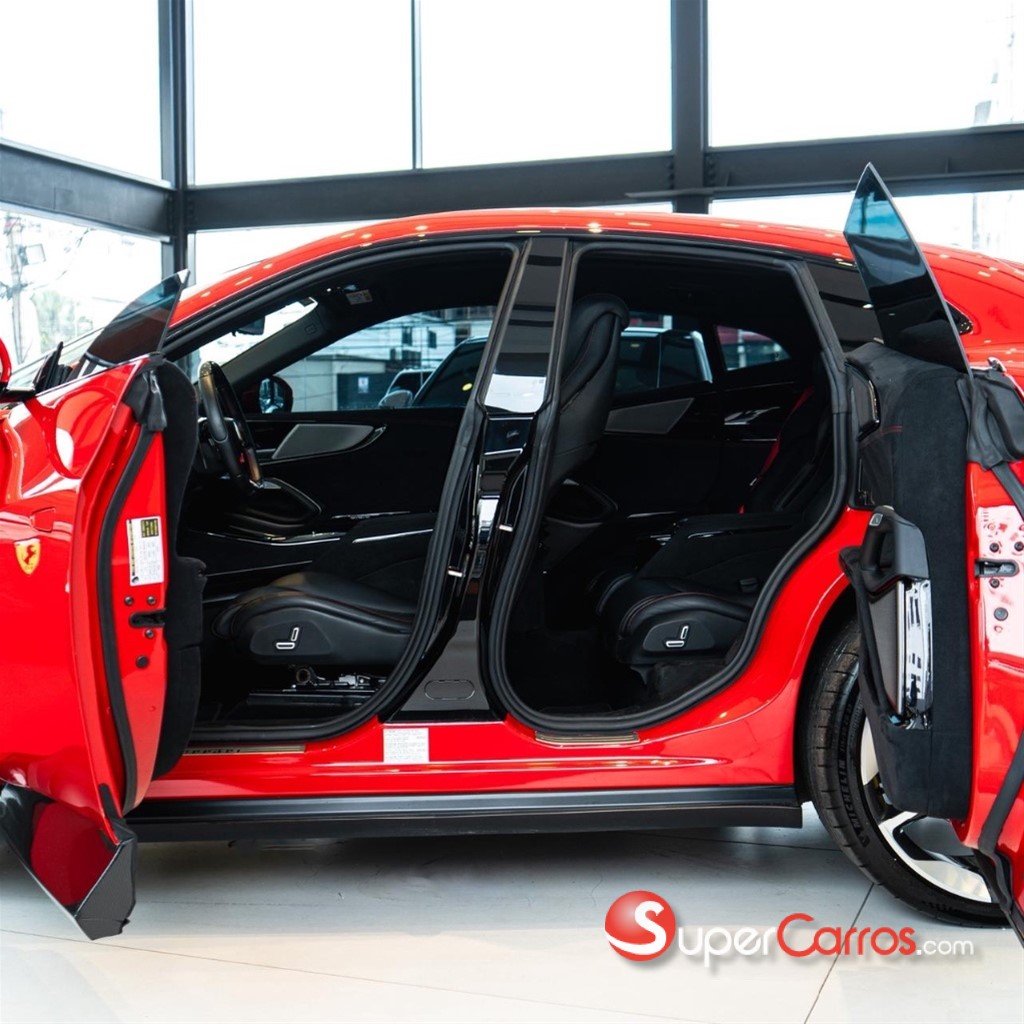 2024 Ferrari Purosangue — foto 10 / 12