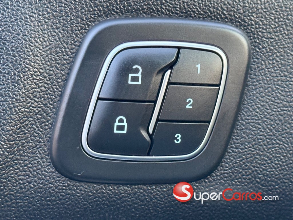 2020 Ford Escape SEL Ecoboost — foto 7 / 12