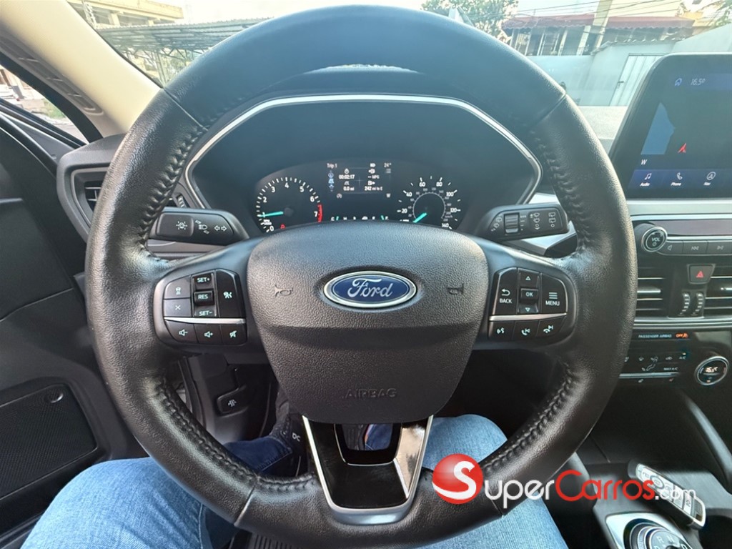 2020 Ford Escape SEL Ecoboost — foto 8 / 12