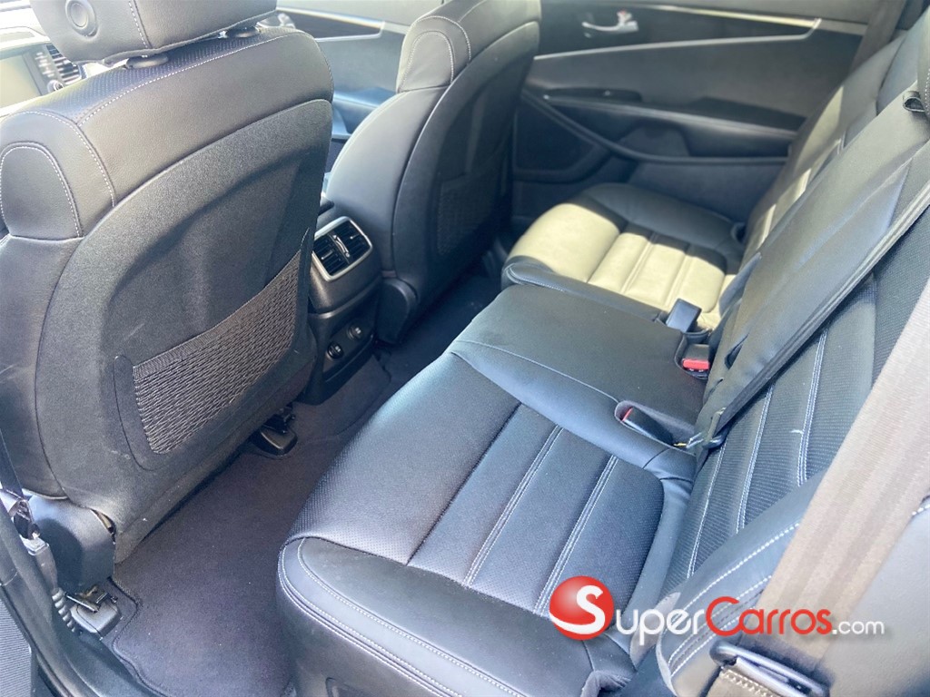 2020 Kia Sorento — foto 8 / 10