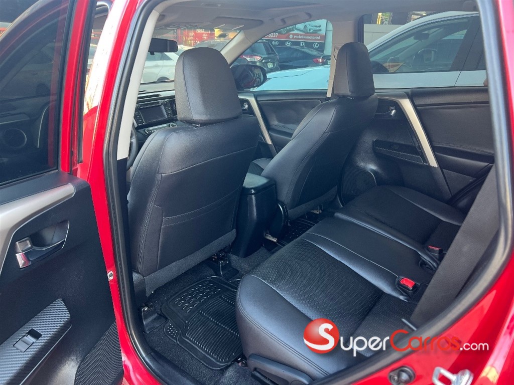 2015 Toyota RAV4 XLE — foto 9 / 11