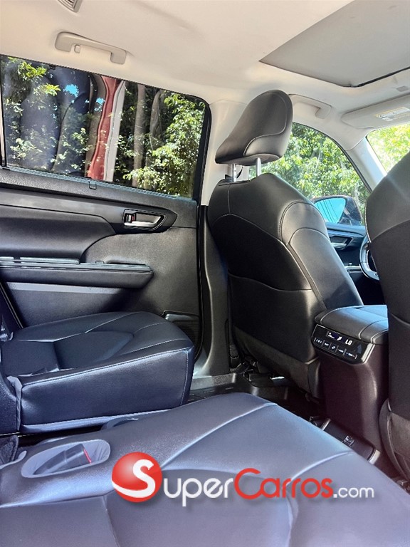 2021 Toyota Highlander XLE — foto 8 / 12