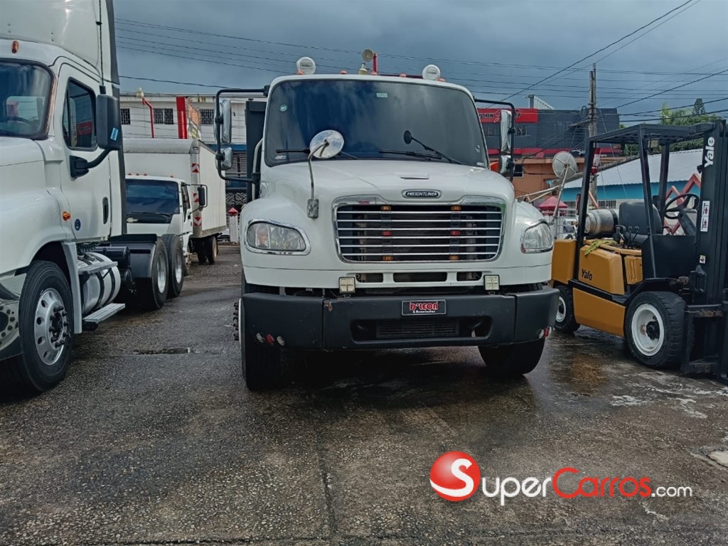 2014 Freightliner M2-106