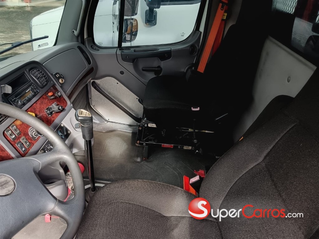 2014 Freightliner M2-106 — foto 8 / 11
