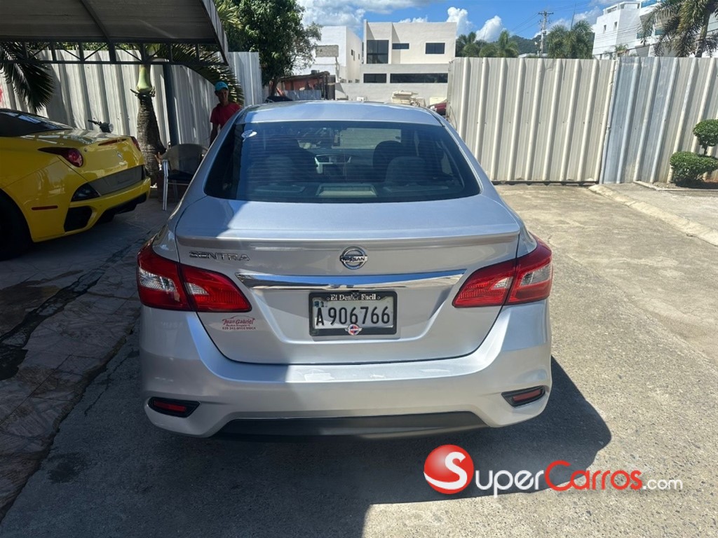 2017 Nissan Sentra — foto 4 / 11