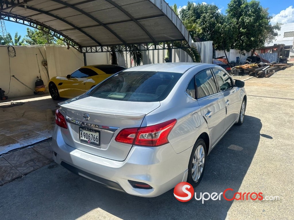 2017 Nissan Sentra — foto 5 / 11