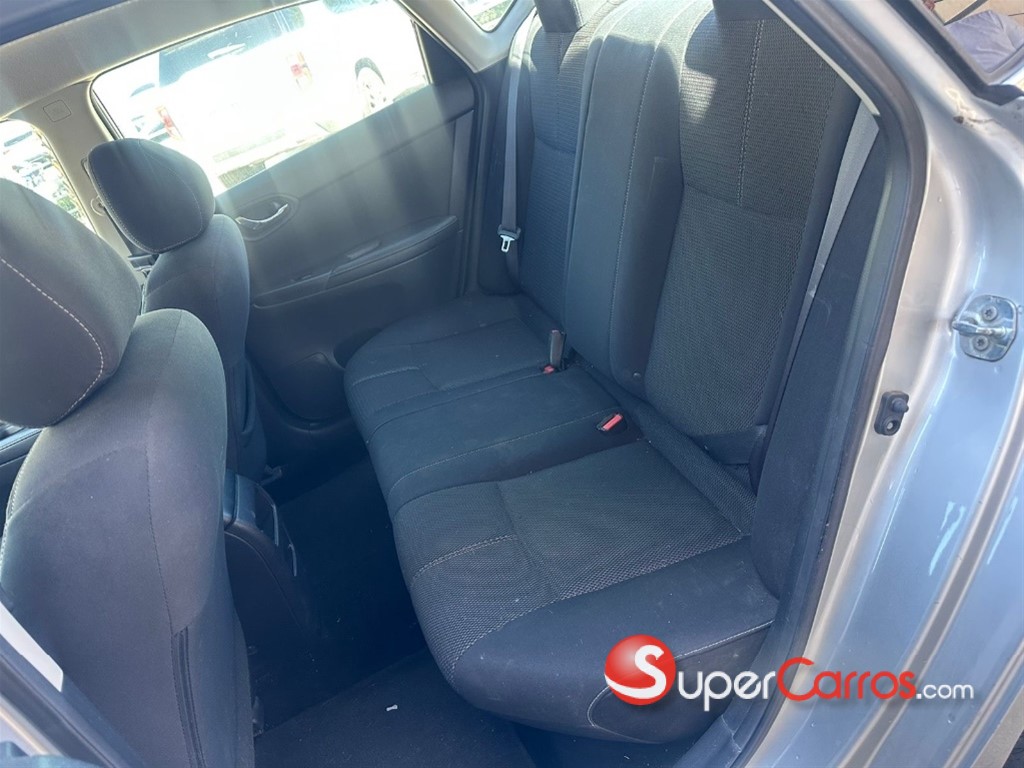 2017 Nissan Sentra — foto 8 / 11