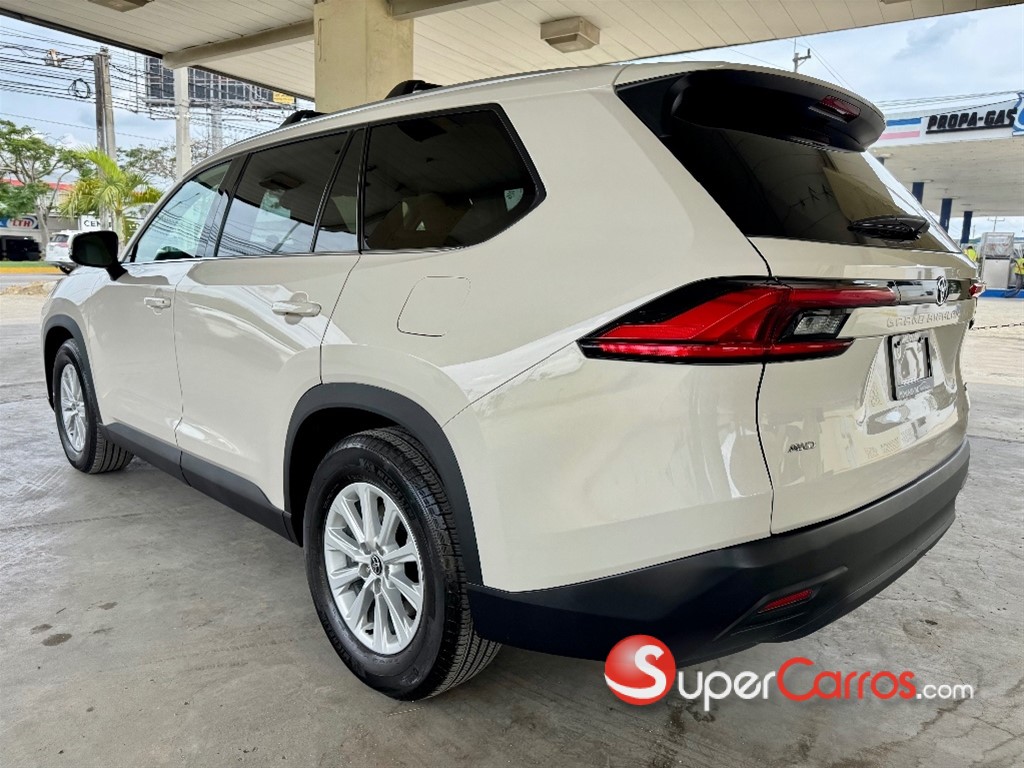 2024 Toyota Grand Highlander XLE — foto 5 / 12