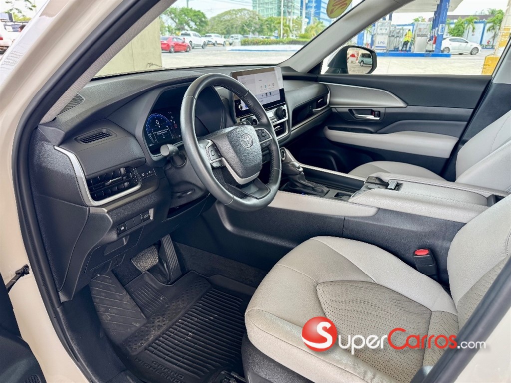 2024 Toyota Grand Highlander XLE — foto 8 / 12