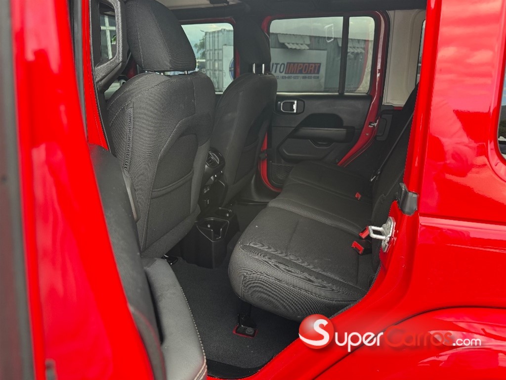 2018 Jeep Wrangler Unlimited Sahara — foto 9 / 12