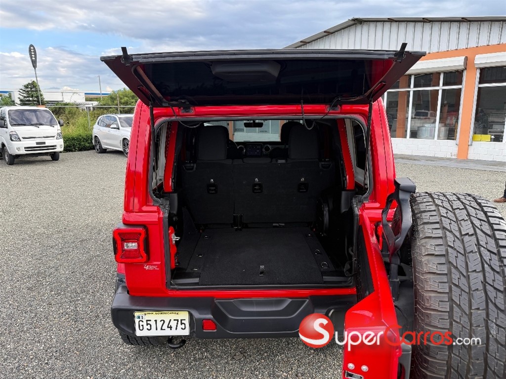 2018 Jeep Wrangler Unlimited Sahara — foto 10 / 12