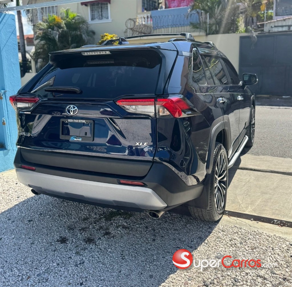 2024 Toyota RAV4 XLE Premium — foto 5 / 8