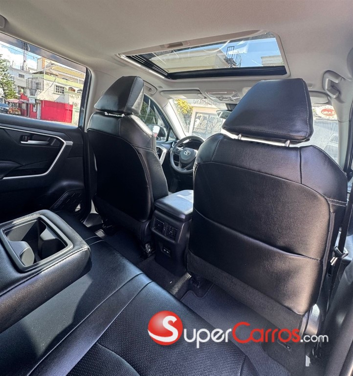 2024 Toyota RAV4 XLE Premium — foto 6 / 8