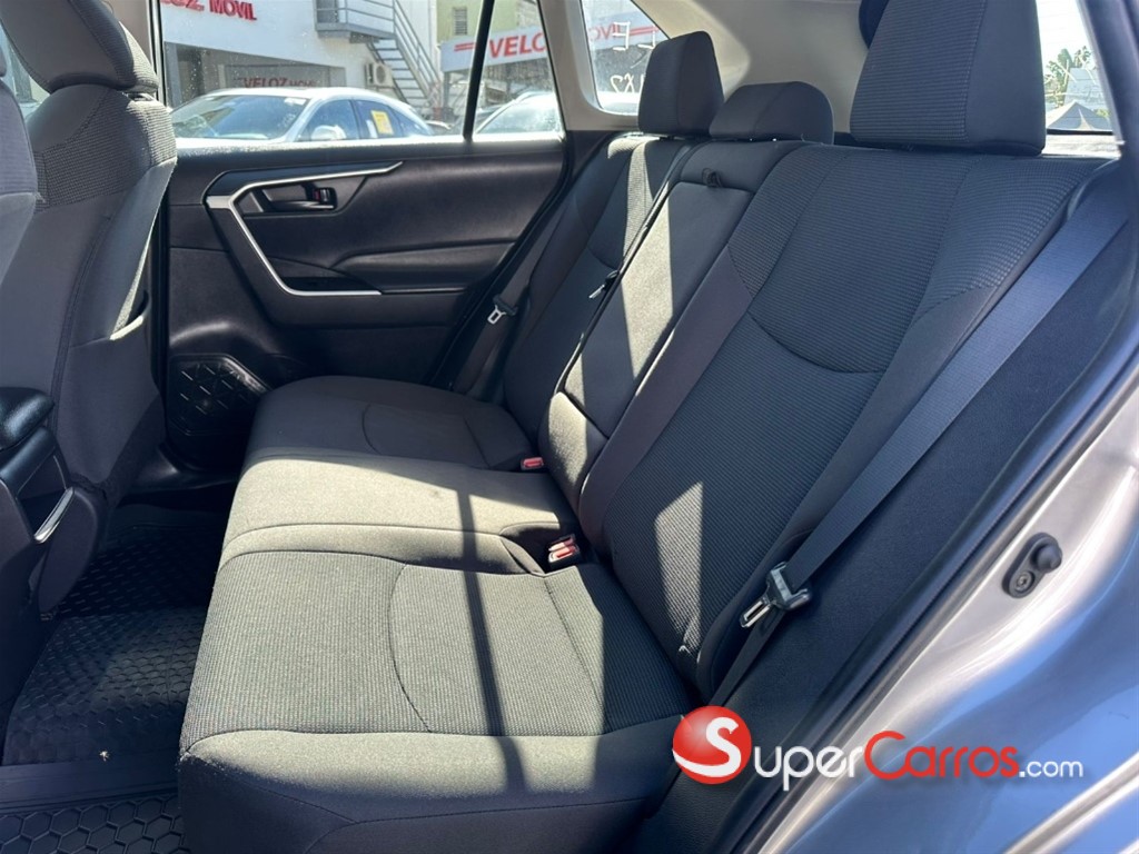 2020 Toyota RAV4 LE — foto 6 / 7