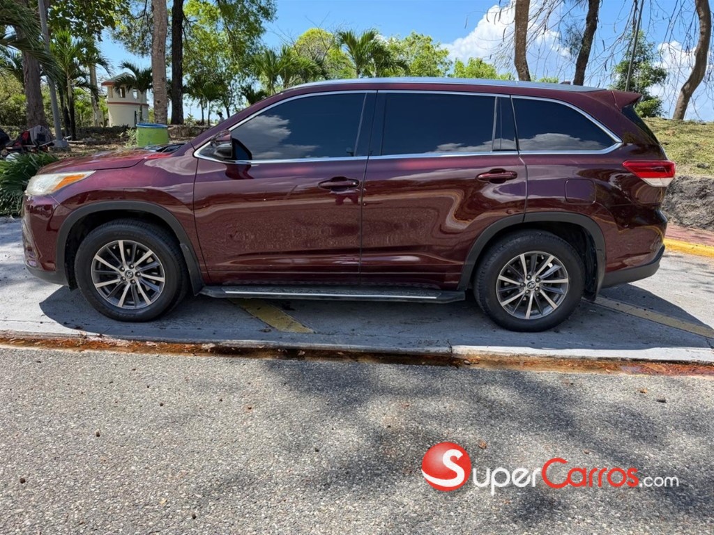 2017 Toyota Highlander XLE — foto 2 / 12