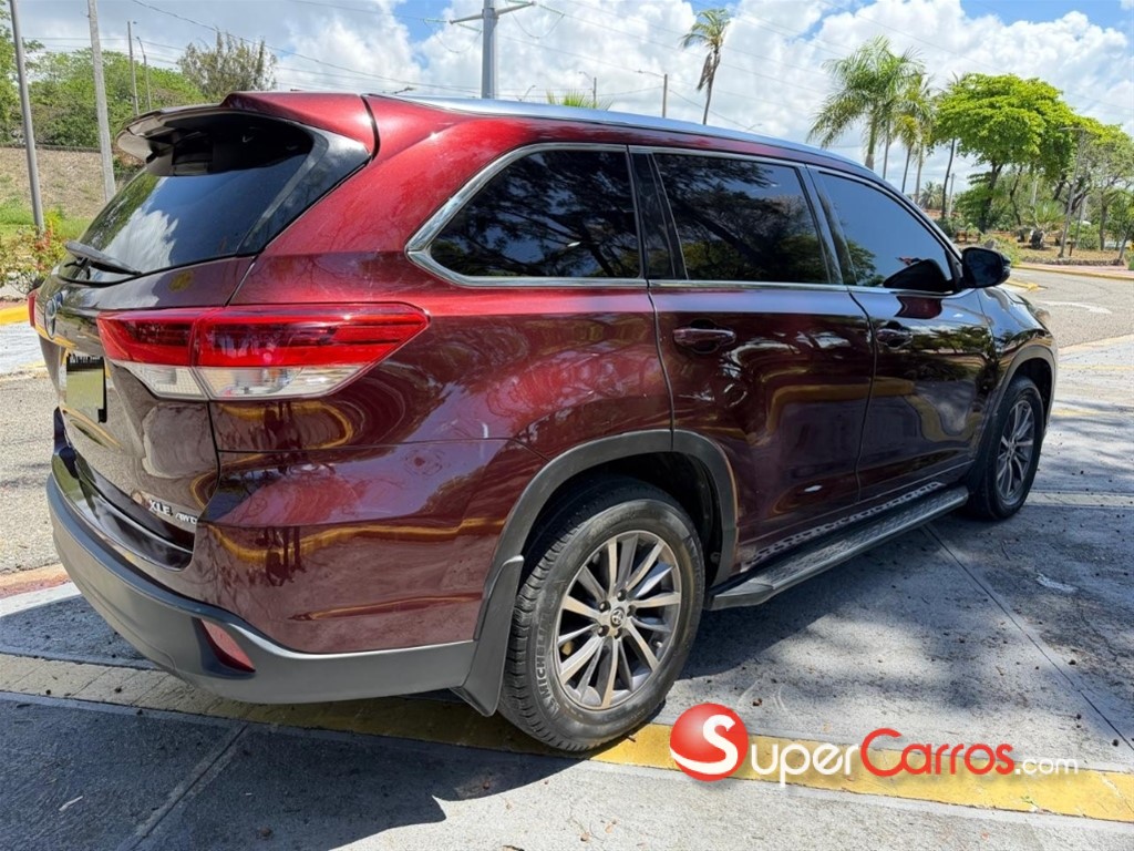 2017 Toyota Highlander XLE — foto 4 / 12