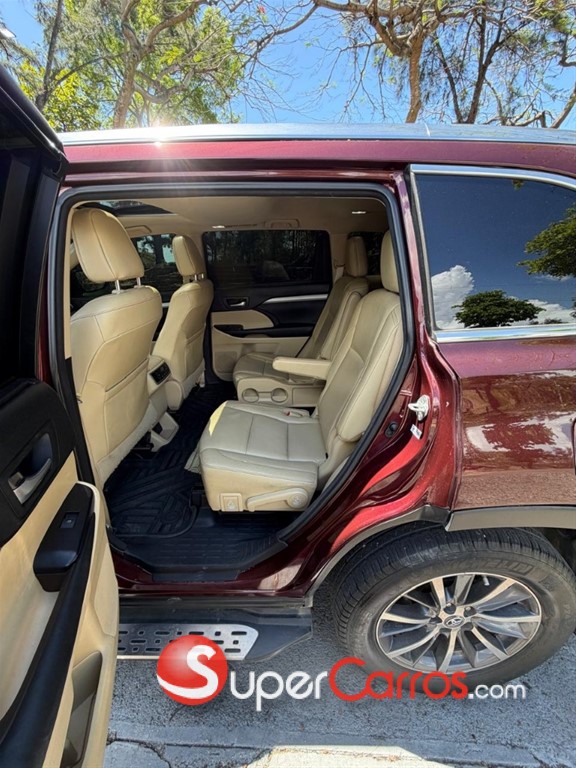 2017 Toyota Highlander XLE — foto 9 / 12