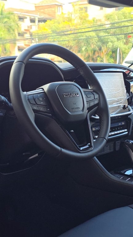 2027 Isuzu Mux — foto 10 / 12