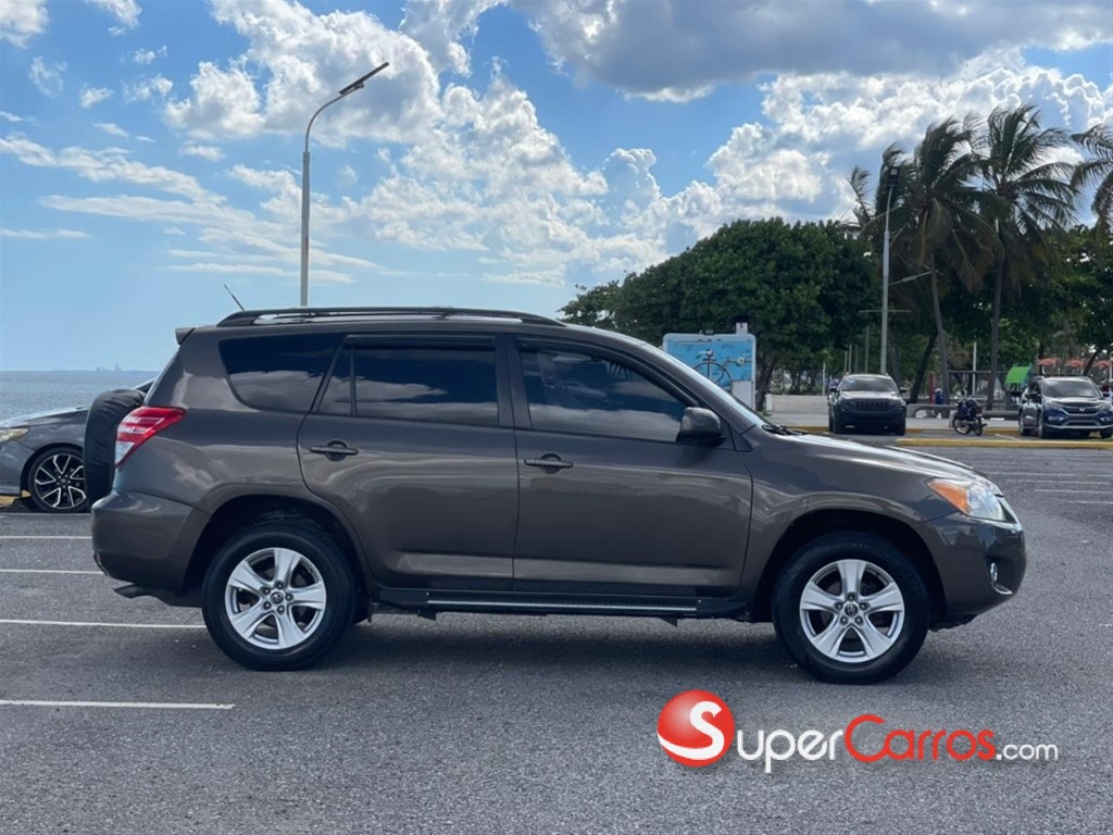 2011 Toyota RAV4 LE PLUS — foto 4 / 10
